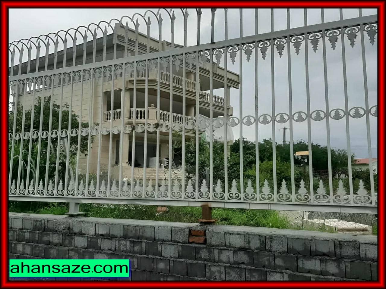 نصب حفاظ روی دیوار ساختمان