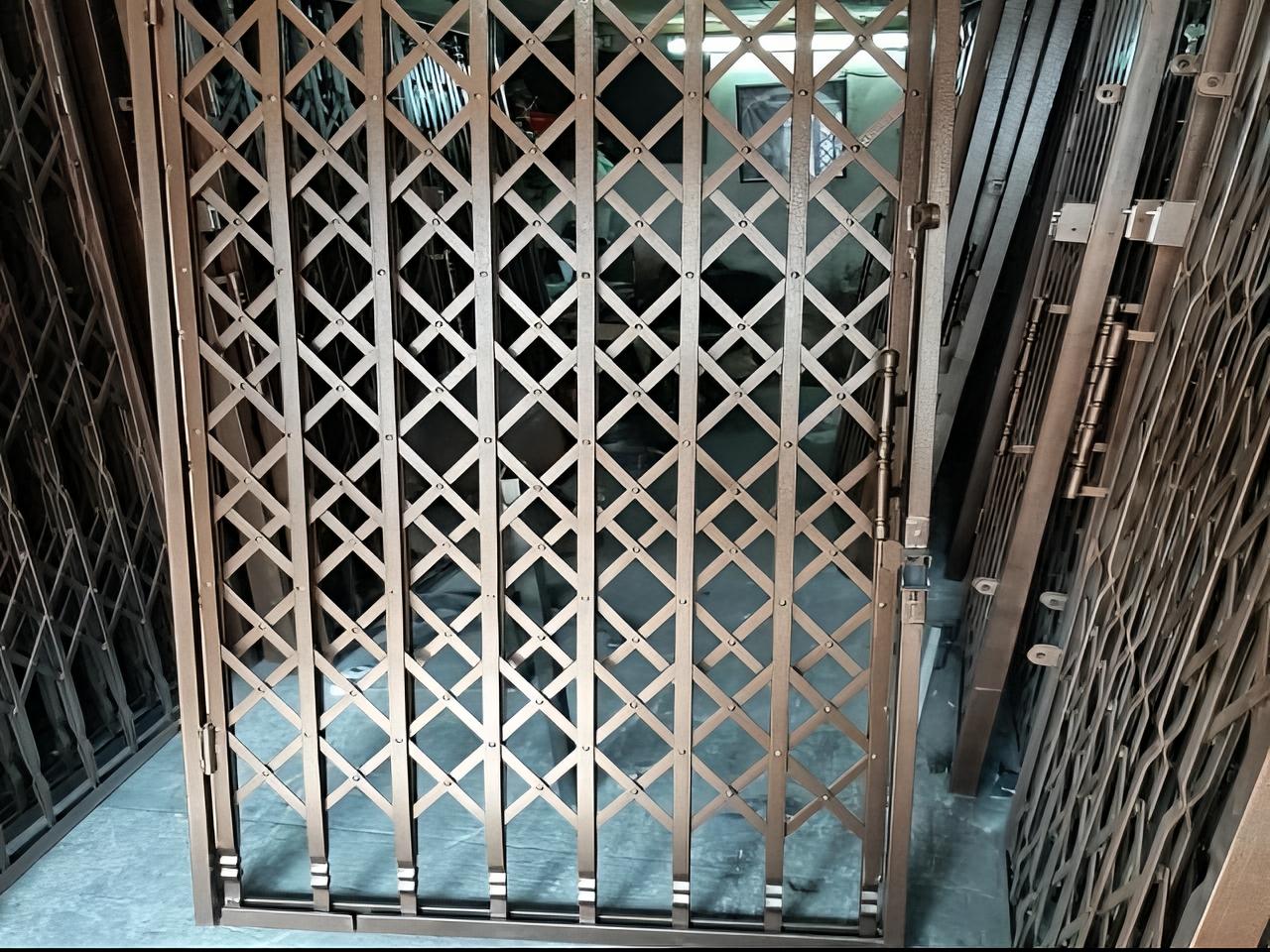 راهنمای انتخاب حفاظ درب آکاردئونی