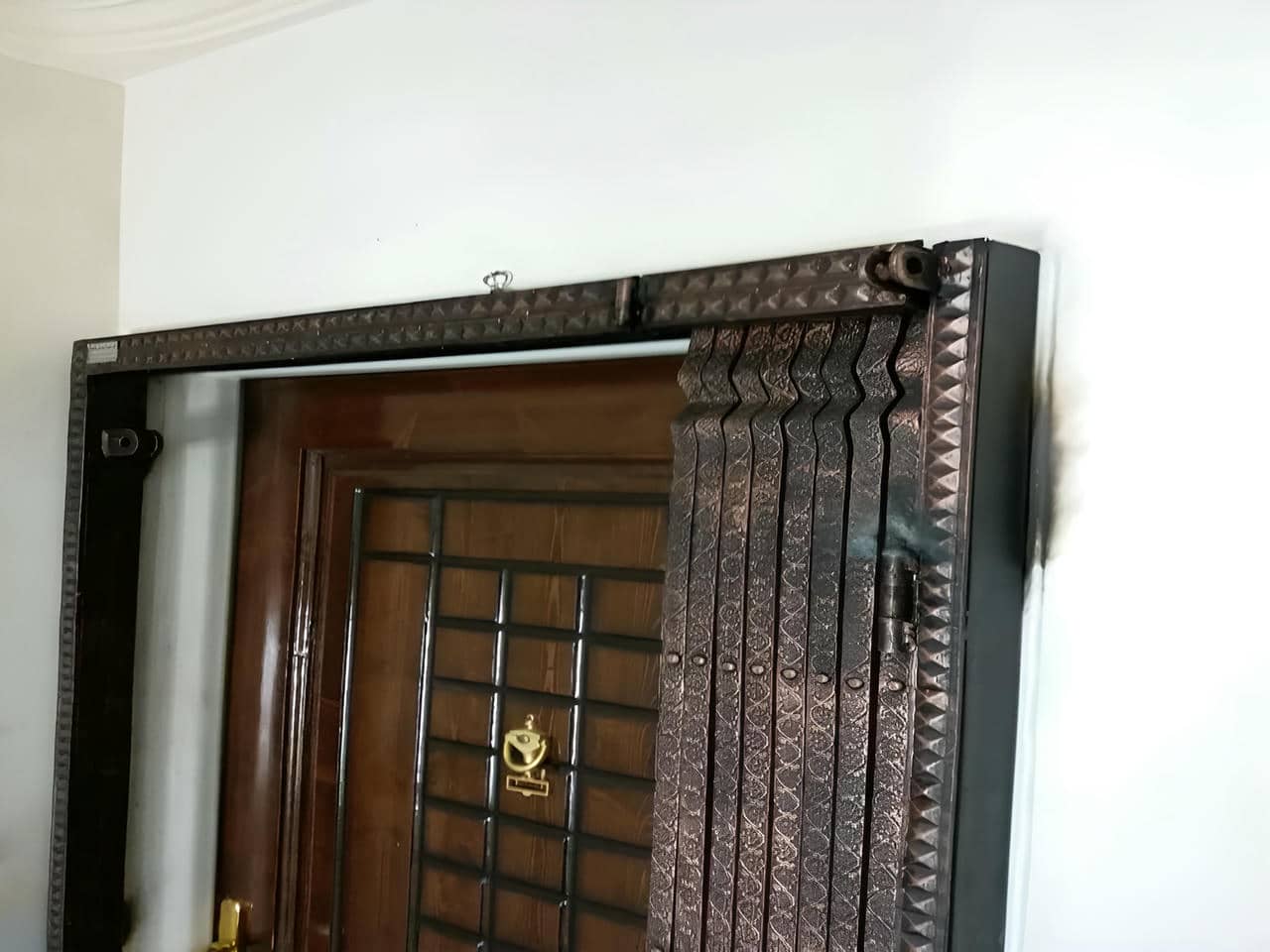حفاظ کرکره ای درب منزل | آهن سازه حفاظ کرکره ای درب منزل