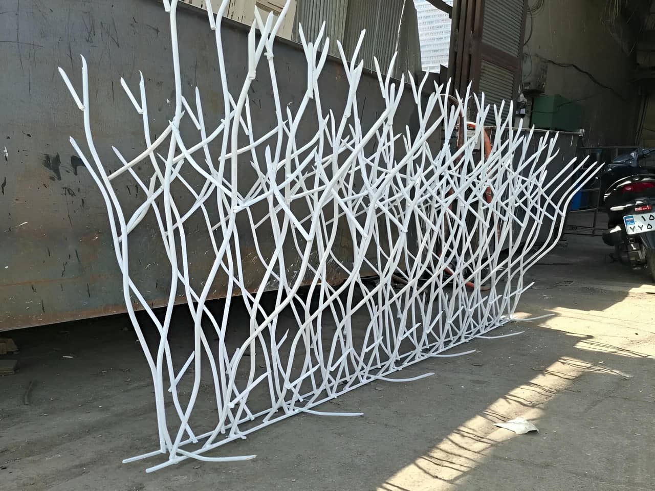نصب حفاظ شاخ گوزنی روی دیوار
