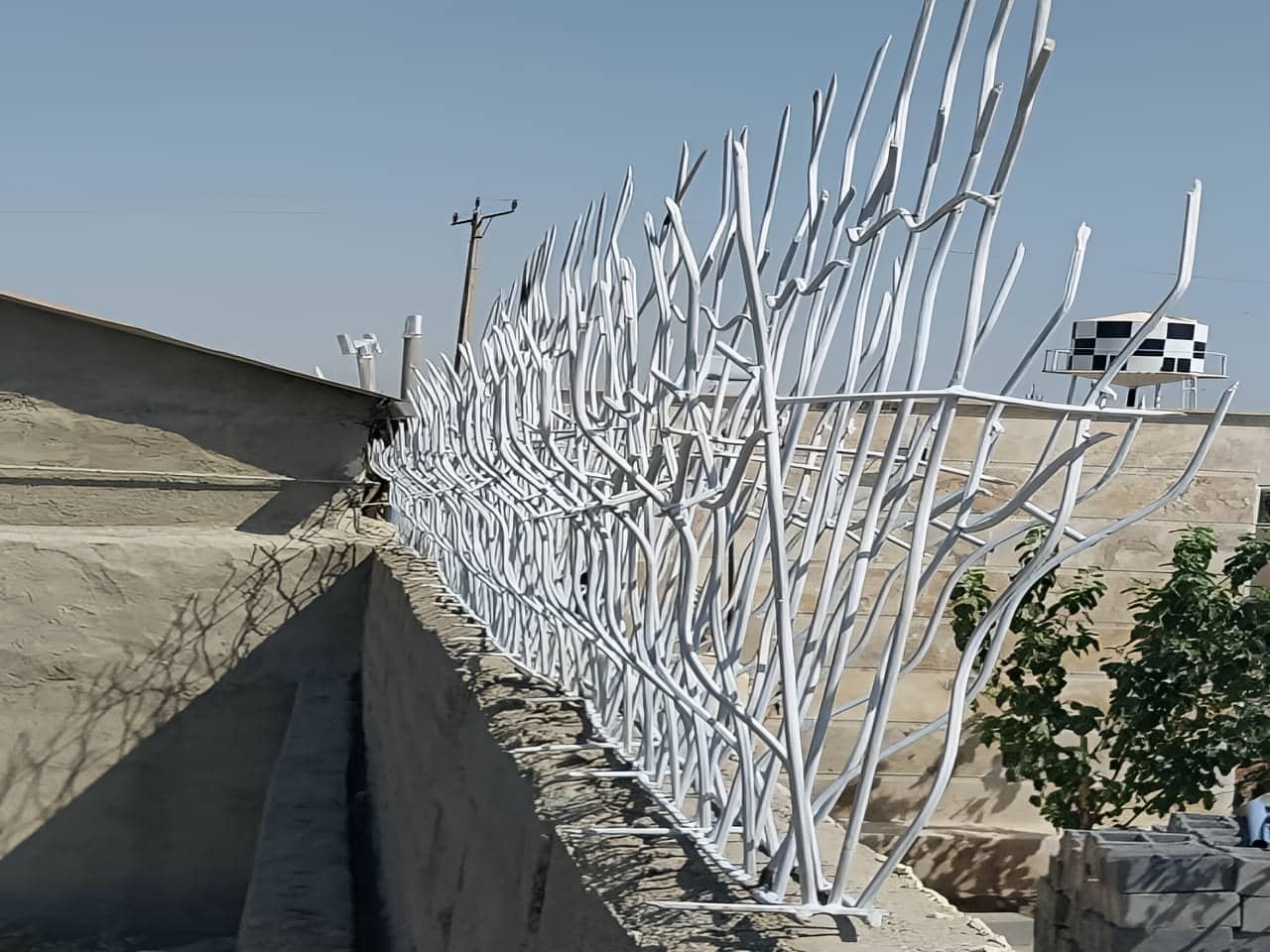 مراحل نصب حفاظ سردیواری شاخگوزنی و نکات فنی