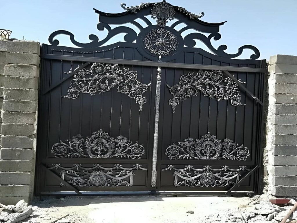 درب حیاط فرفورژه در بندر انزلی