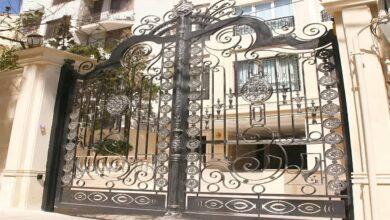 درب آهنی ورود به ساختمان