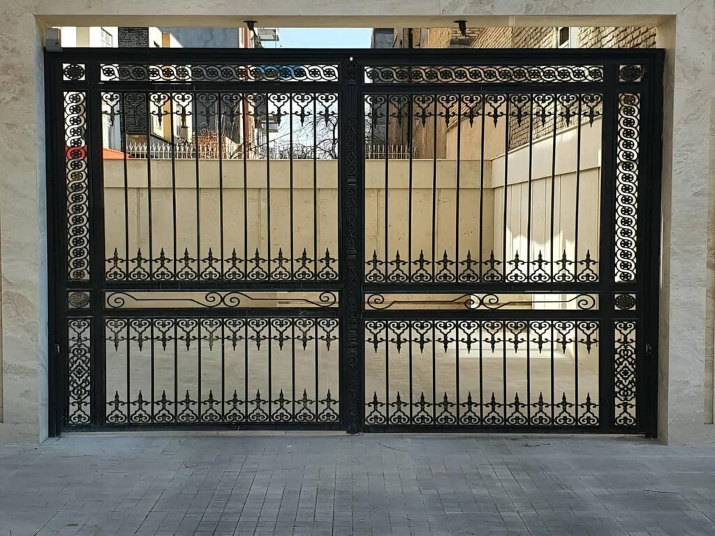 درب فلزی ساختمان چند است؟