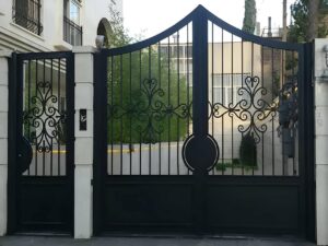 چرا باید از درب آهنی حیاط استفاده کنیم؟