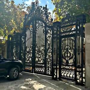درب الیزه ماشین رو و نفر رو - درب باغی زیبا، حیاطی شیک، ویلا، پارکینگ، باغچه