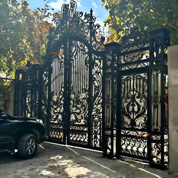 درب الیزه ماشین رو و نفر رو - درب باغی زیبا، حیاطی شیک، ویلا، پارکینگ، باغچه