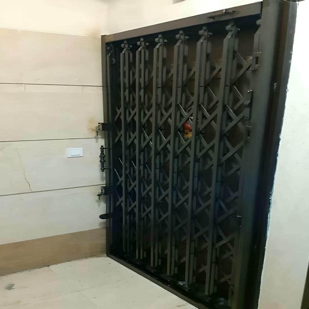 نصب درب آکاردئونی ضد سرقت