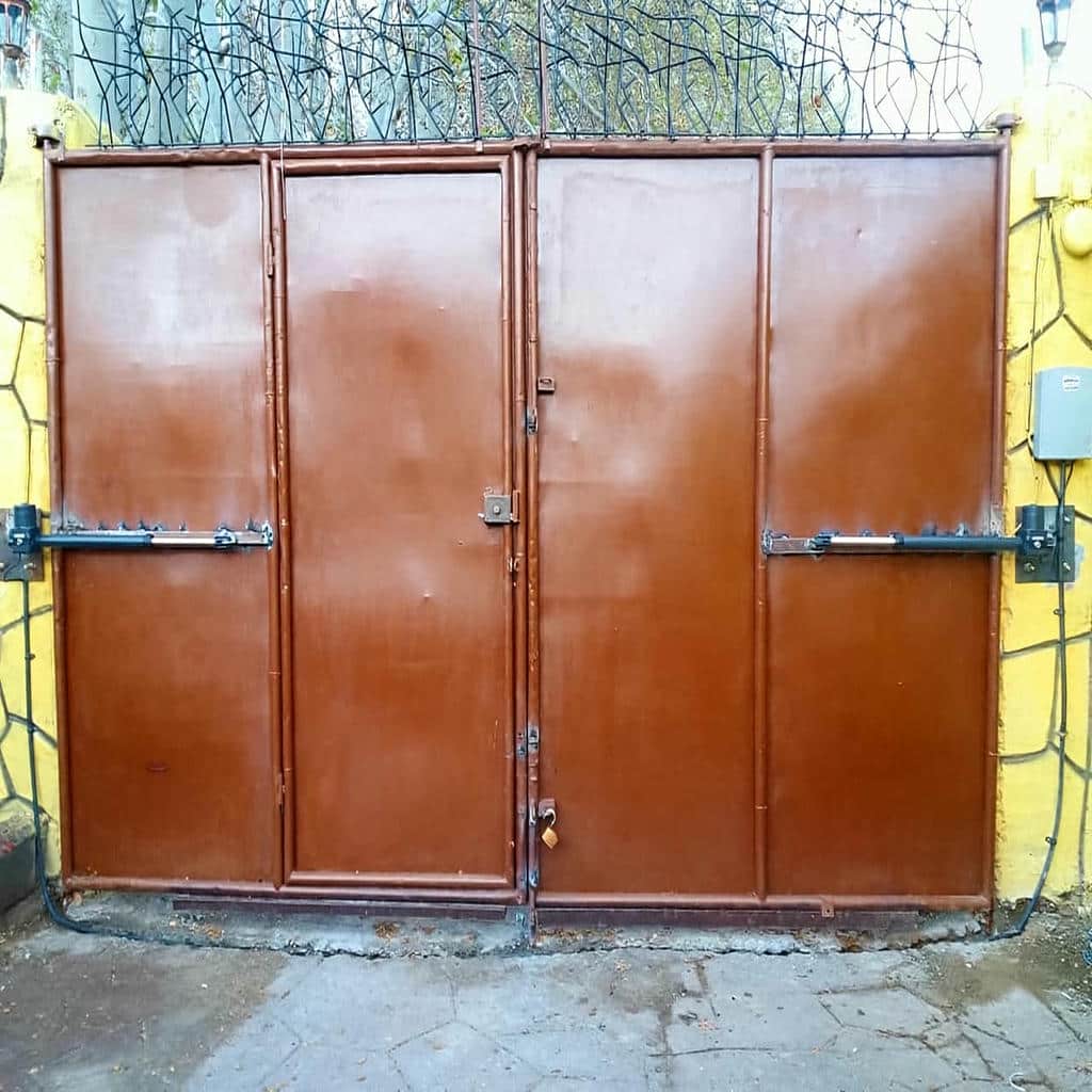 نصب جک درب پارکینگ بیرون بازشو در نیشابور