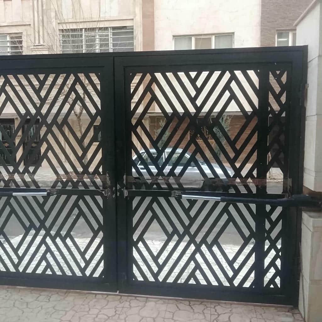 نصب جک درب پارکینگ بیرون بازشو در محمودآباد