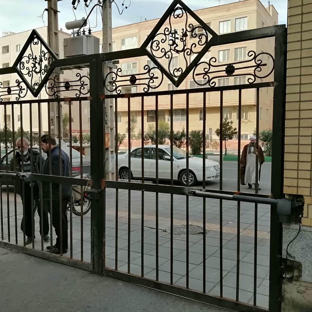 نصب جک درب پارکینگ بیرون بازشو در طالقان