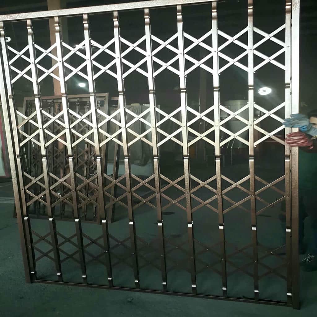 درب آکاردئونی در تبریز