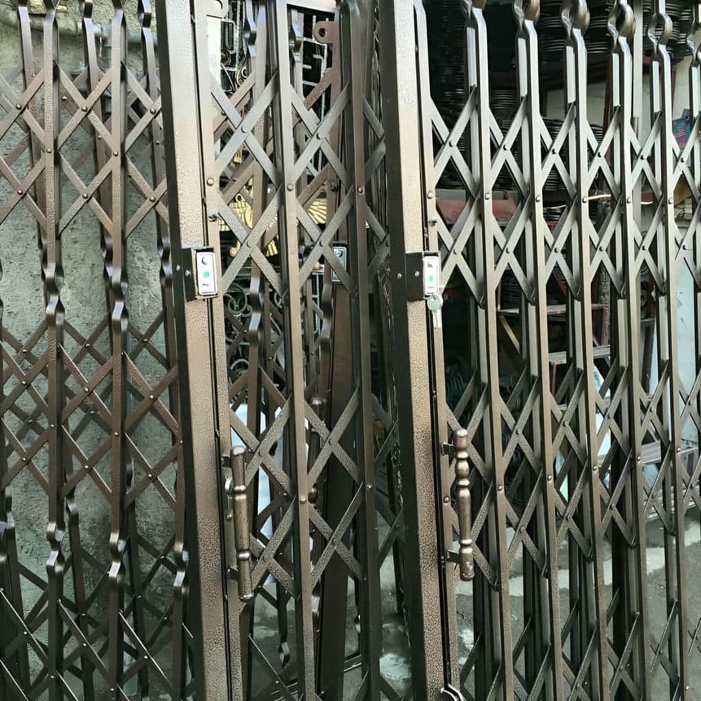 درب آکاردئونی در یاسوج