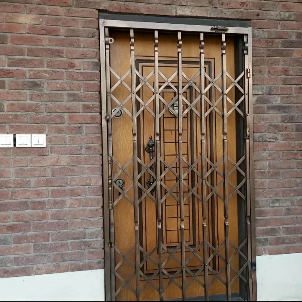 نصب درب آکاردئونی چهارگل در سمنان