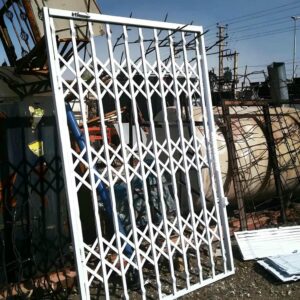 درب آکاردئونی در عظیمیه کرج