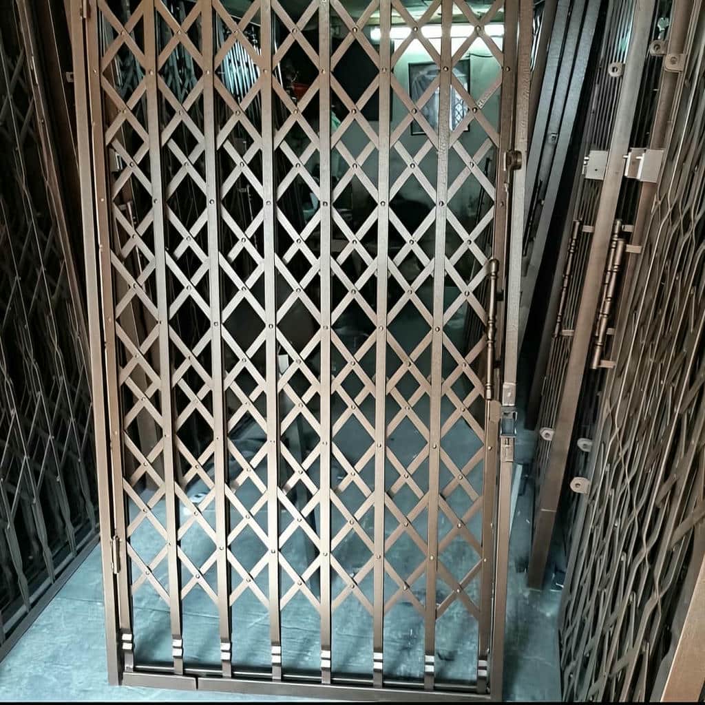 درب آکاردئونی آهنی در ارومیه