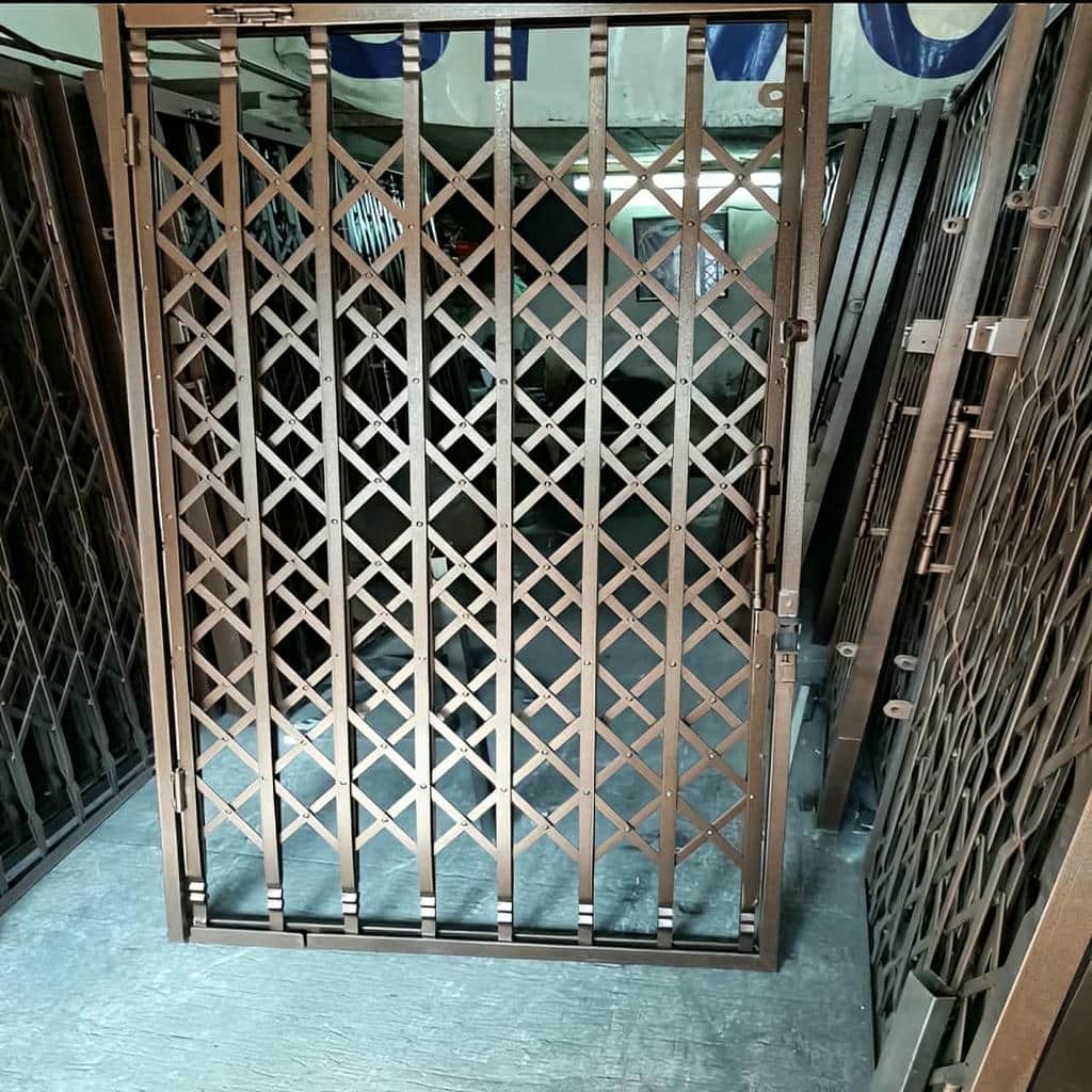 نصب درب آکاردئونی چهارگل در کردان