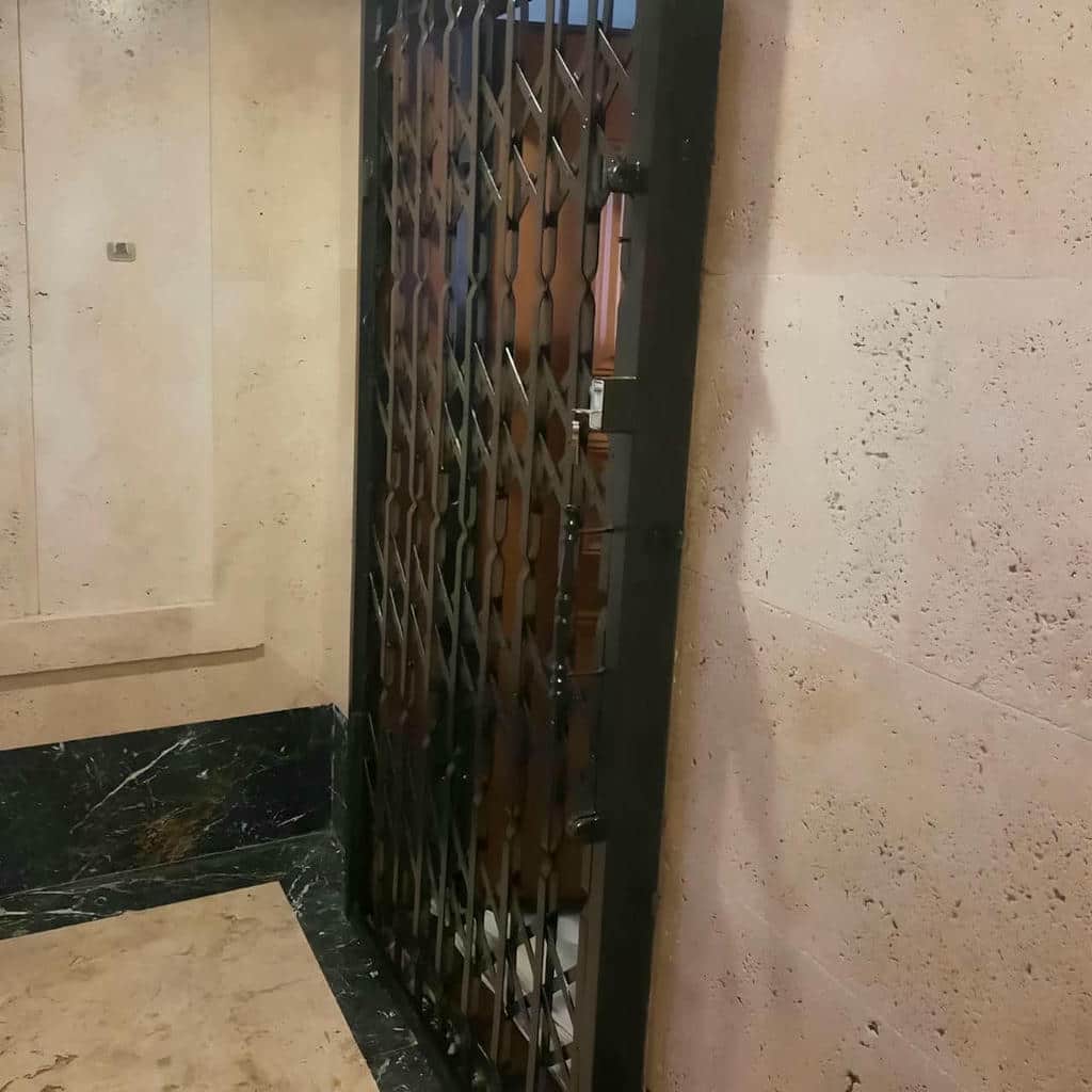 نصب درب آکاردئونی چهارگل در یاسوج
