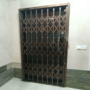 درب آکاردئونی در کاشان