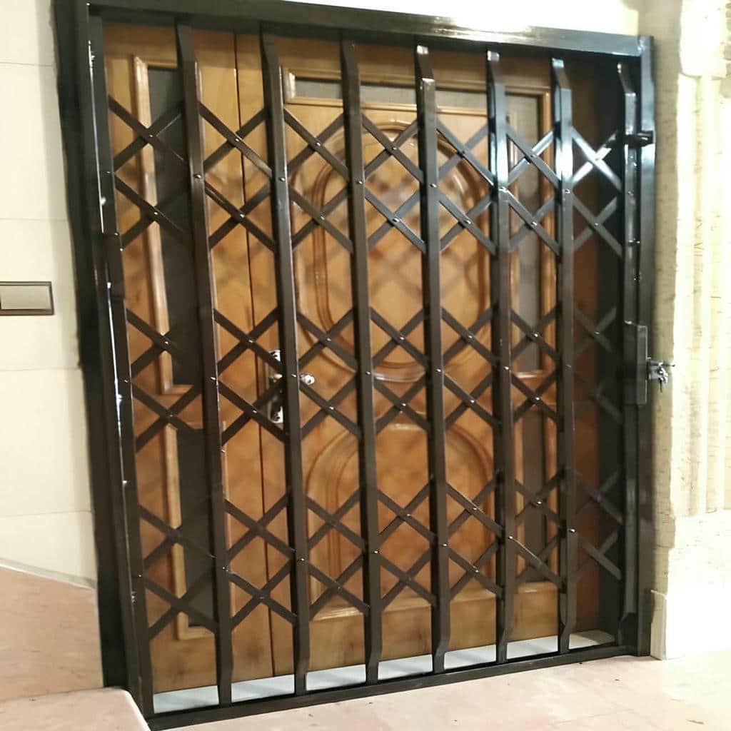 نصب درب آکاردئونی چهارگل در چابهار