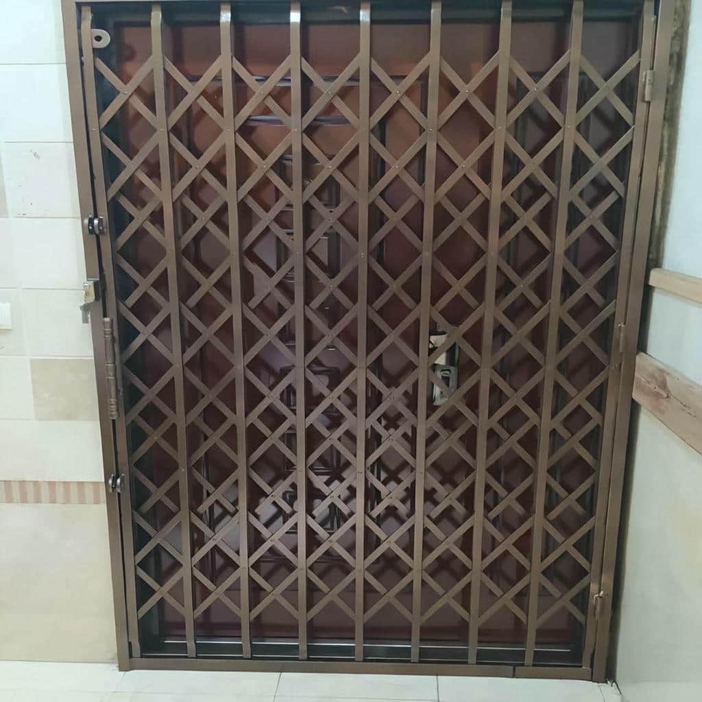 درب آکاردئونی در ایرانشهر