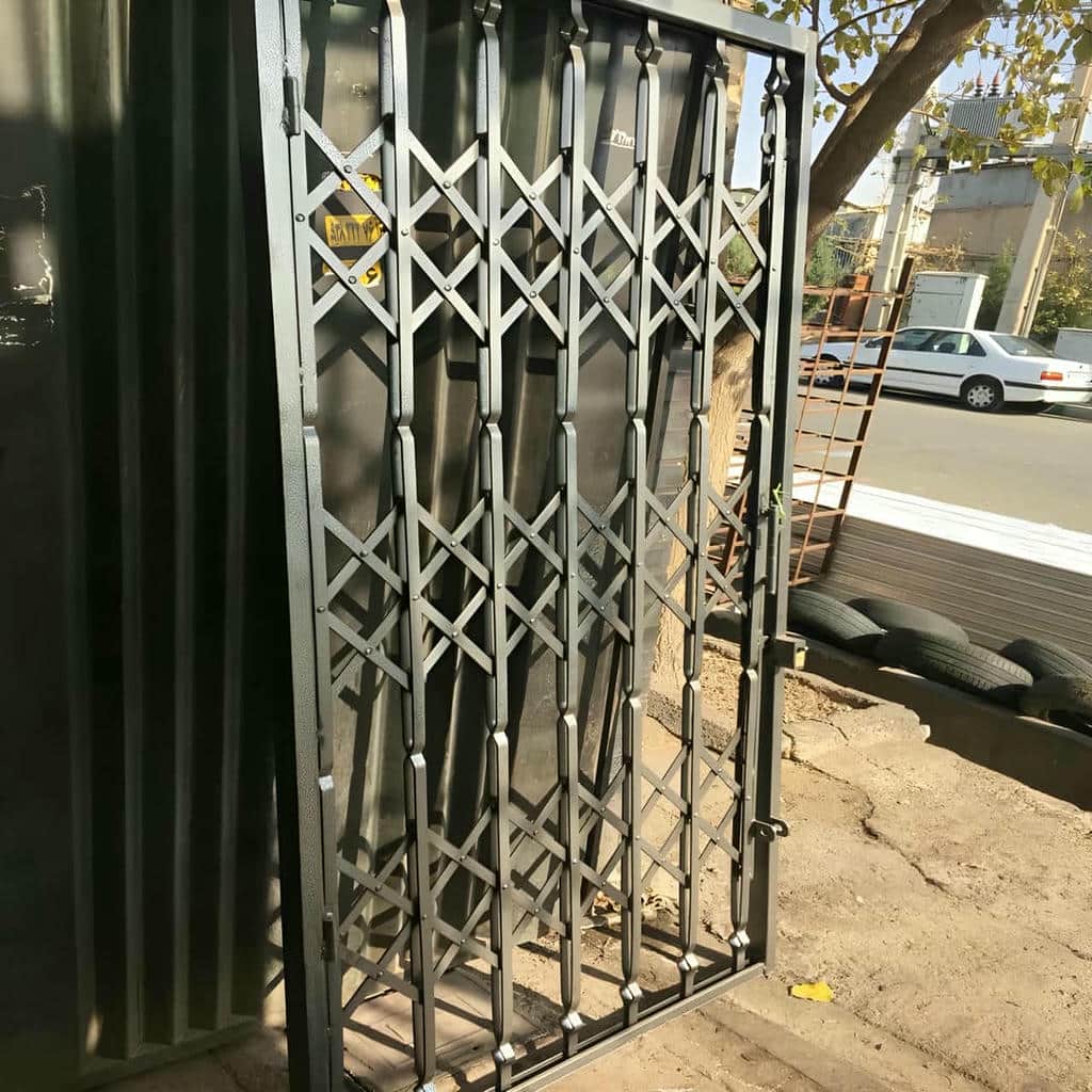 کارخانه درب آکاردئونی آهنی در بندر لنگه