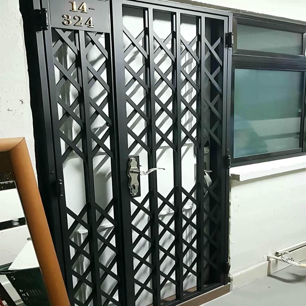 نصب درب آکاردئونی چهارگل در قزوین
