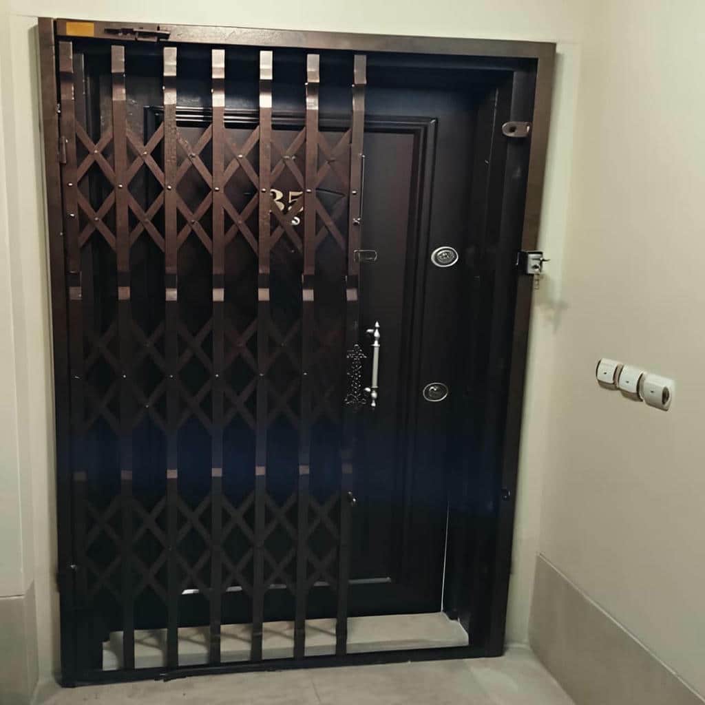 کارخانه درب آکاردئونی آهنی در ایرانشهر