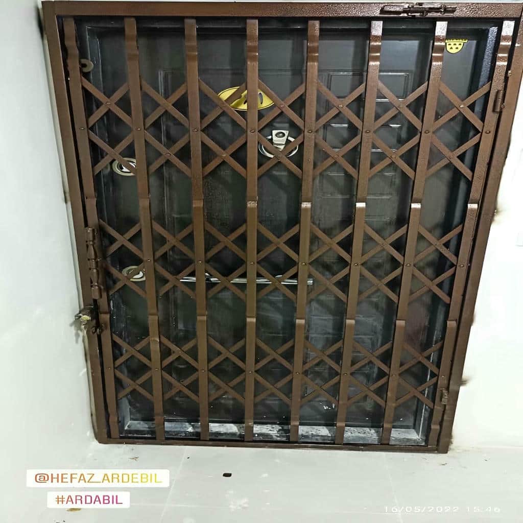 نصب درب آکاردئونی چهارگل در محمودآباد