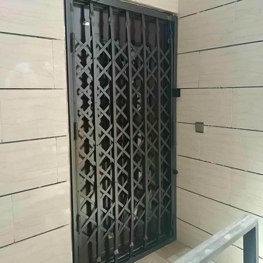 نصب درب آکاردئونی چهارگل در زاهدان