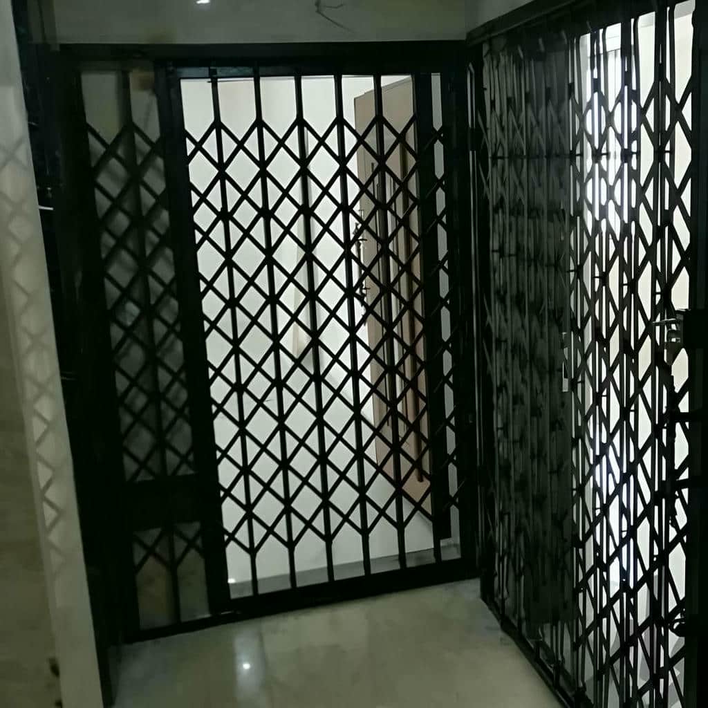 نصب درب آکاردئونی چهارگل در کاشان