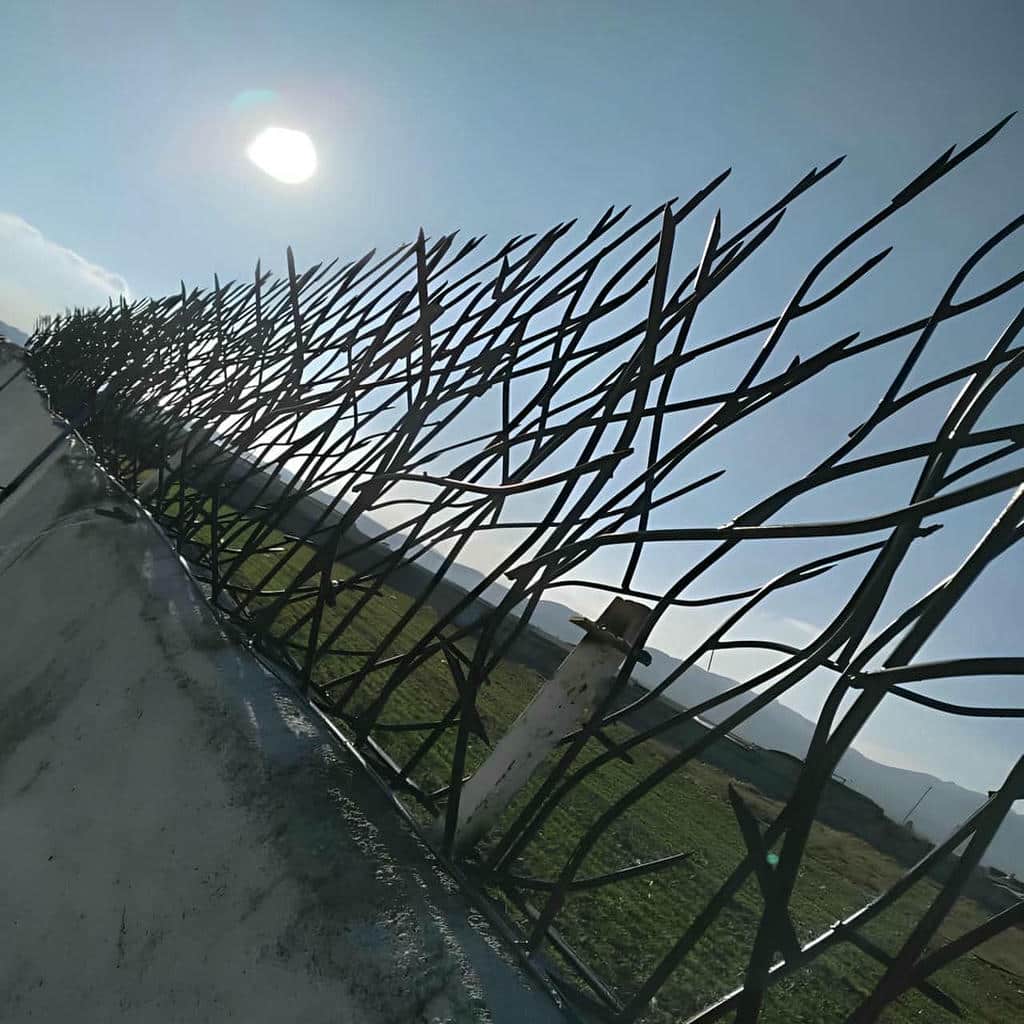 نصب حفاظ شاخ گوزنی دیوار ساختمان در رفسنجان