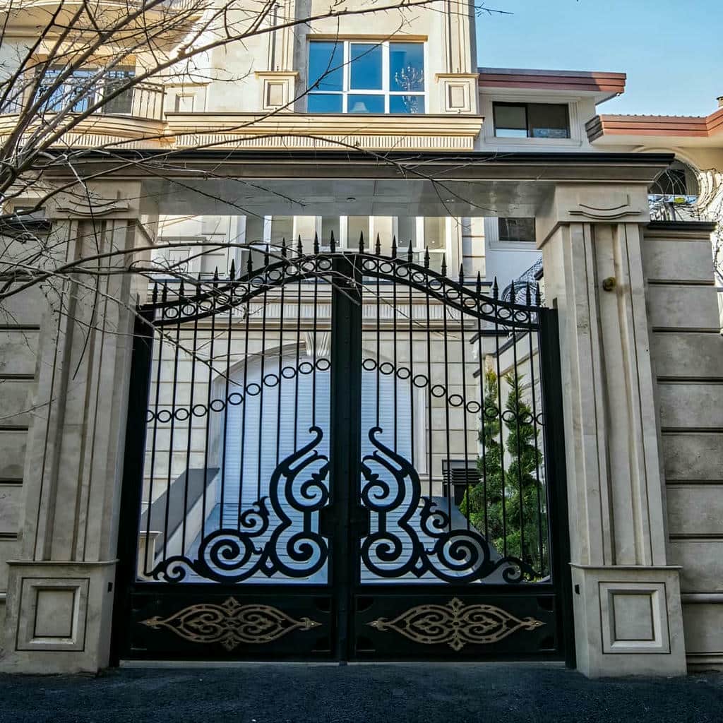 نصب درب حیاط ویلایی فلزی ریلی در محمدشهر