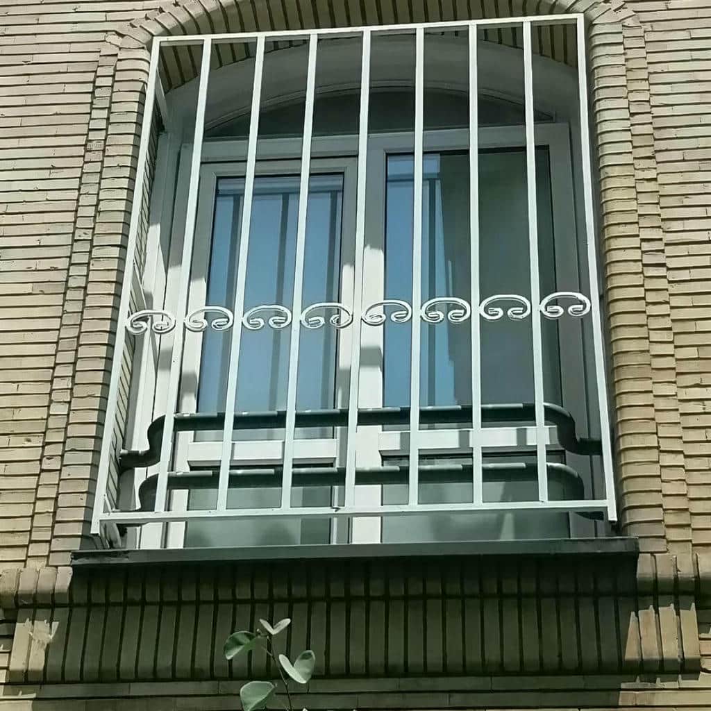 نصب حفاظ پنجره طرح مربعی در کرمان