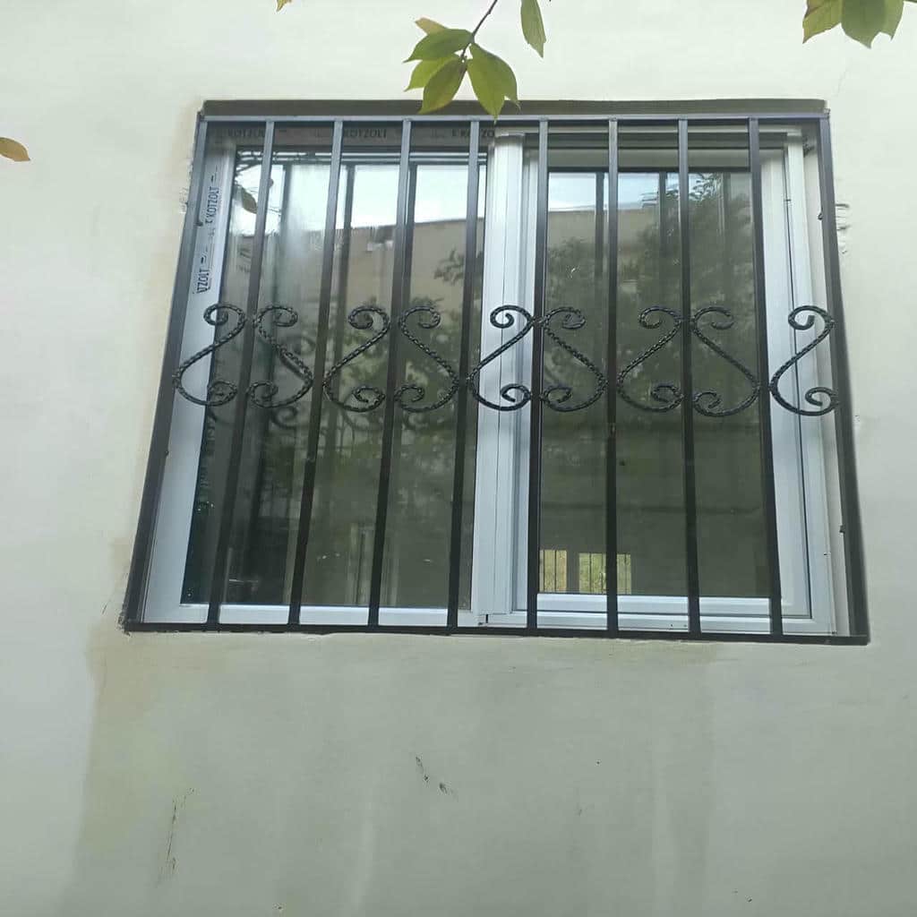 نصب حفاظ پنجره مربعی در بندر انزلی