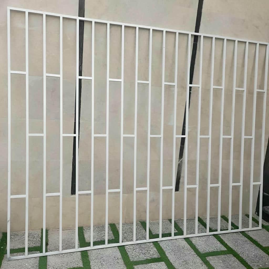 نصب حفاظ پنجره کلاسیک گرد در کاشان
