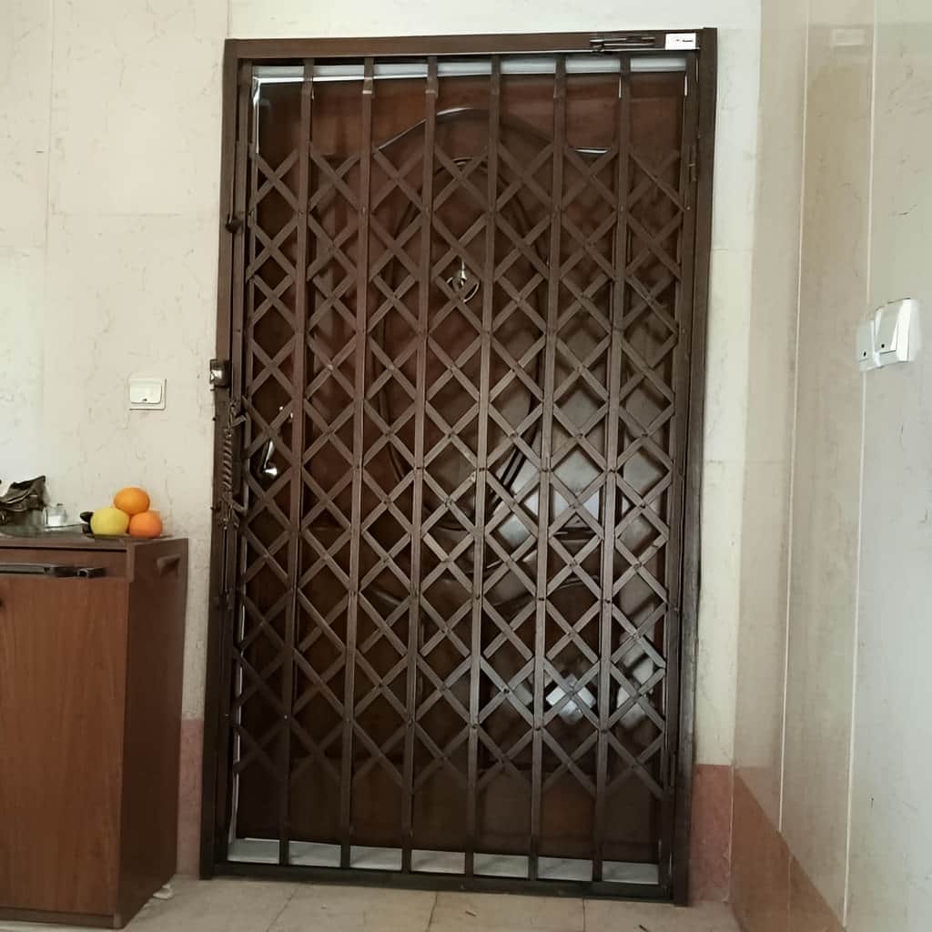 درب آکاردئونی ریلی کشویی با چهارچوب تقویت شده روی دهانه
