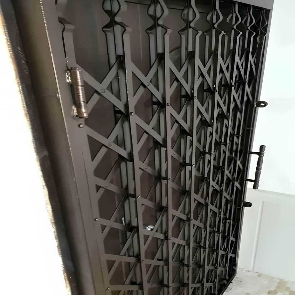 درب آکاردئونی ریلی کشویی با یراق محکم برای حرکت جمع شونده