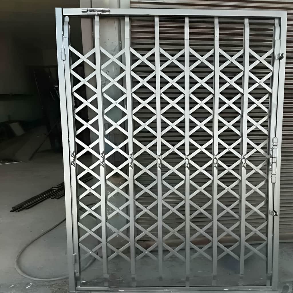 درب کشویی آکاردئونی با چهارچوب تقویت شده روی دهانه