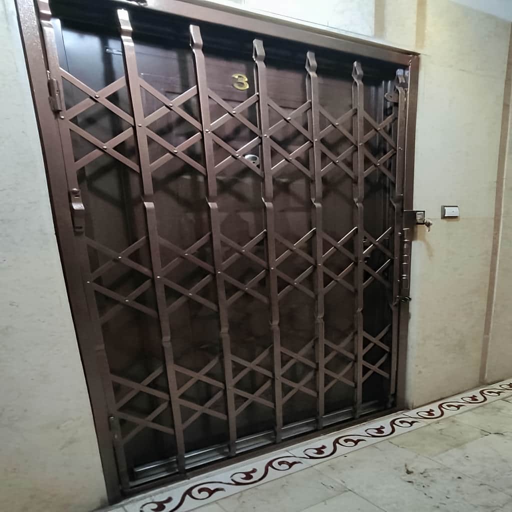 درب آکاردئونی ریلی کشویی با جوشکاری تمیز در اتصال تسمه