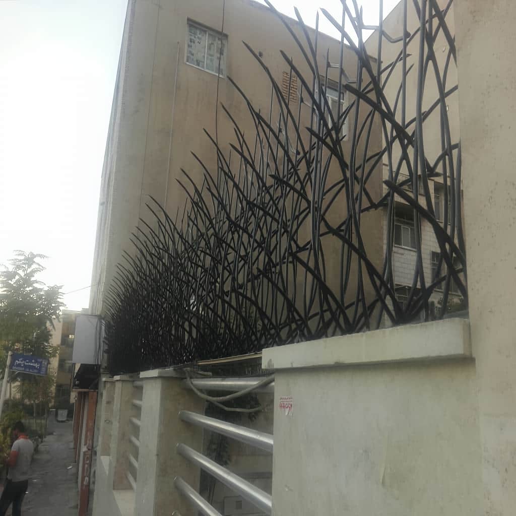 حفاظ دیوار فلزی با صفحه کفی محکم روی شاسی