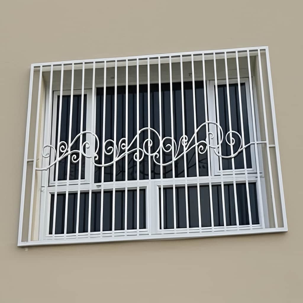 نرده پنجره فلزی با طرح ساده مناسب پنجره مدرن