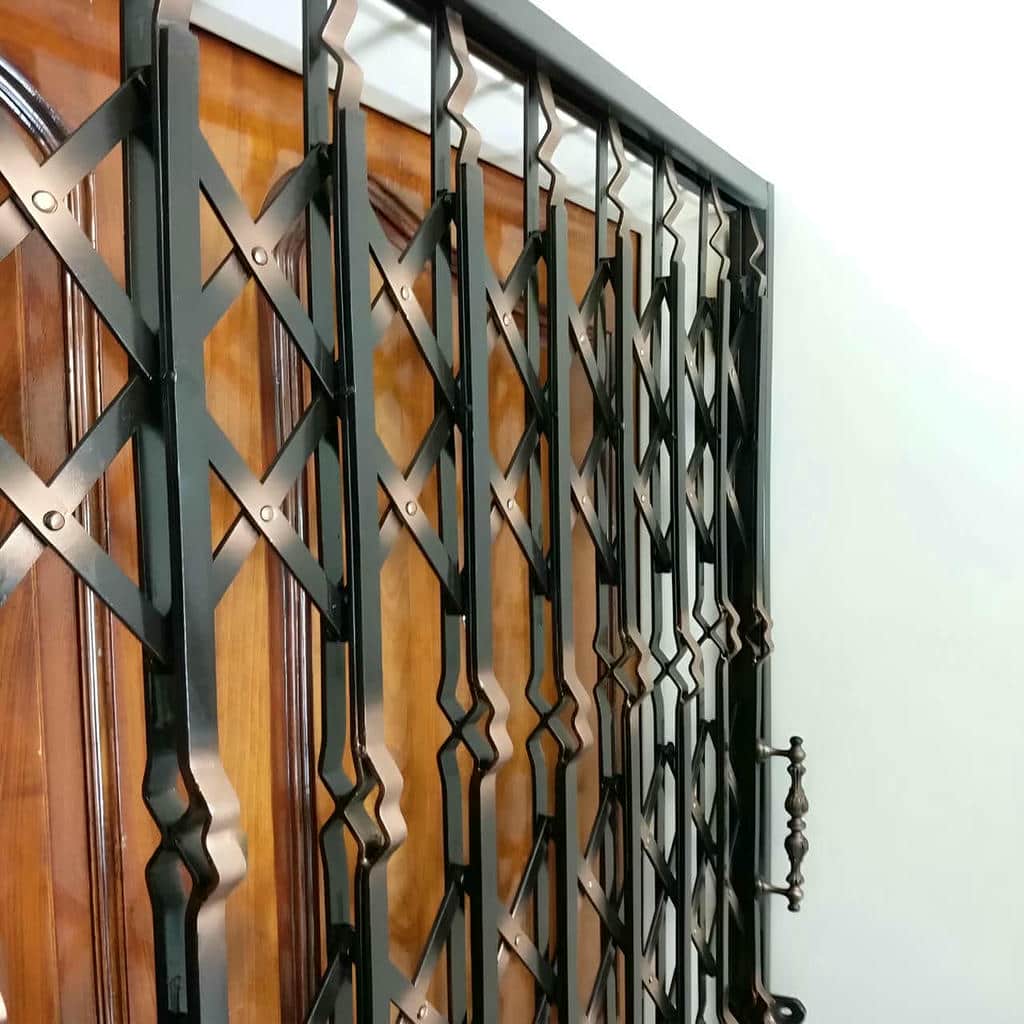 مقایسه عوامل موثر در قیمت درب آکاردئونی