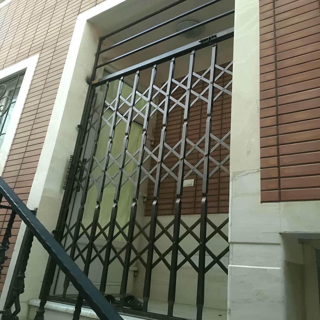 درب آکاردئونی فلزی با یراق آلات بادوام