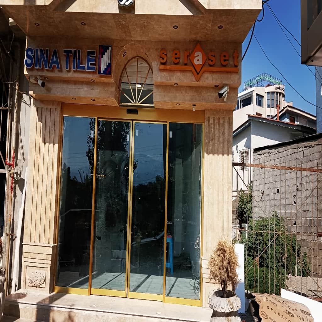 درب اتوماتیک گردان با ریل حرکتی دقیق