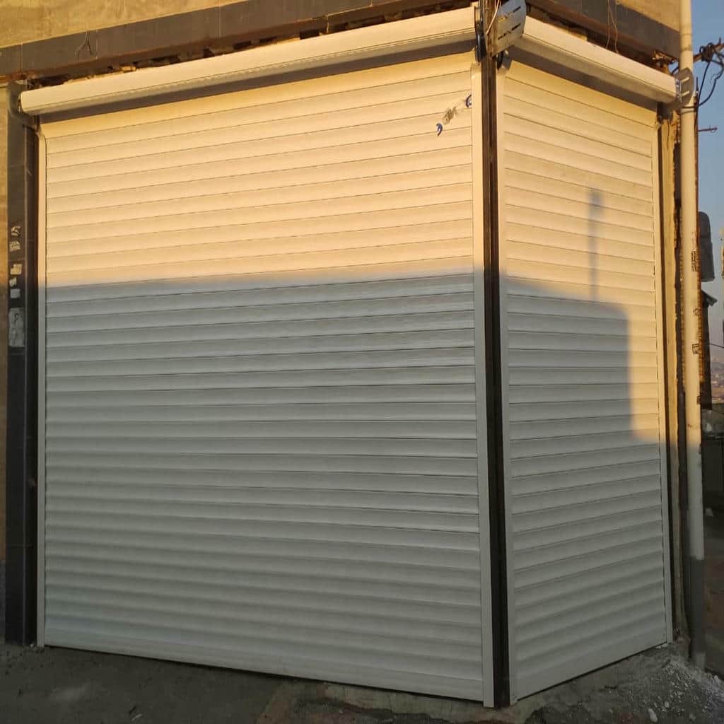 کرکره برقی کم صدا با سنسور مانع روی مسیر حرکت