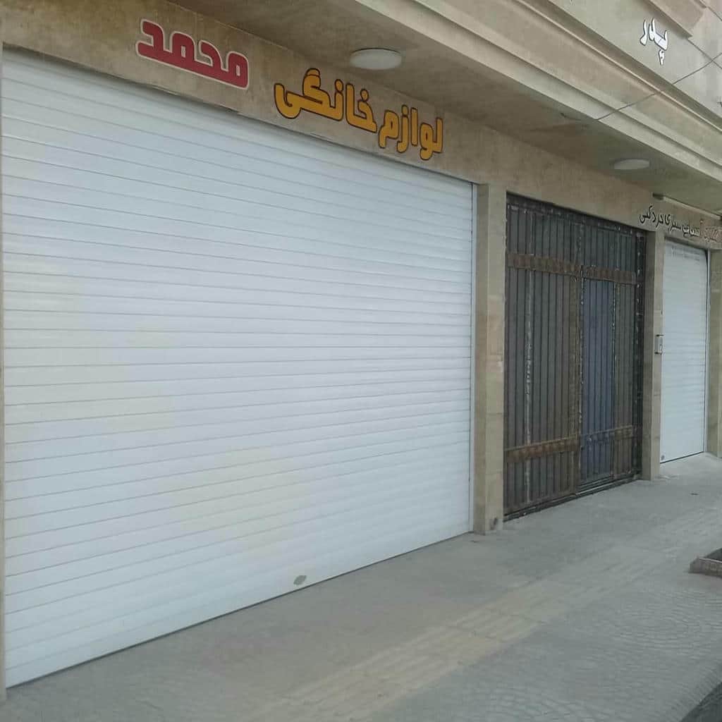کرکره برقی با شفت و رول جمع شونده بالای دهانه