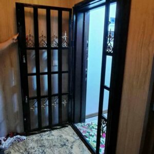 درب آکاردئونی فلزی برای ارتقای امنیت درب ورودی