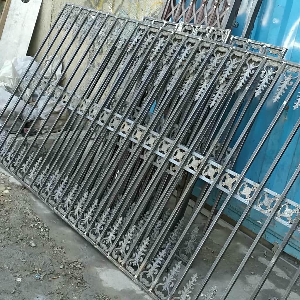 حفاظ پنجره مدرن با پوشش رنگ کوره ای