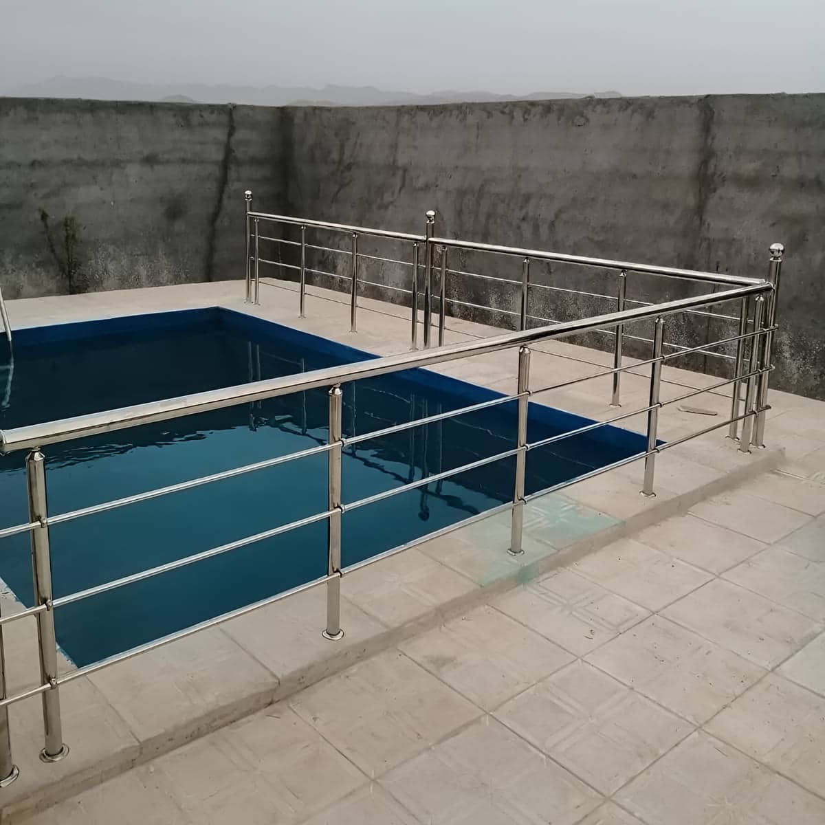 هندریل استیل دیواری مقاوم با اتصال دقیق و بدون لقی هندریل استیل دیواری مقاوم با اتصال دقیق و بدون لقی